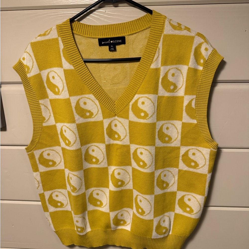 Social Scene Yellow and White V-Neck Sweater Vest